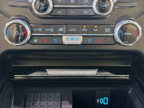 Used 2023 Ford F250 Lariat w/ Chrome Package image 17