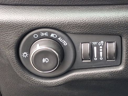 Certified 2024 Chrysler Pacifica Limited FWD image 25