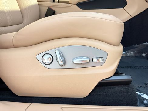 Certified 2026 Porsche Macan AWD/4WD image 23