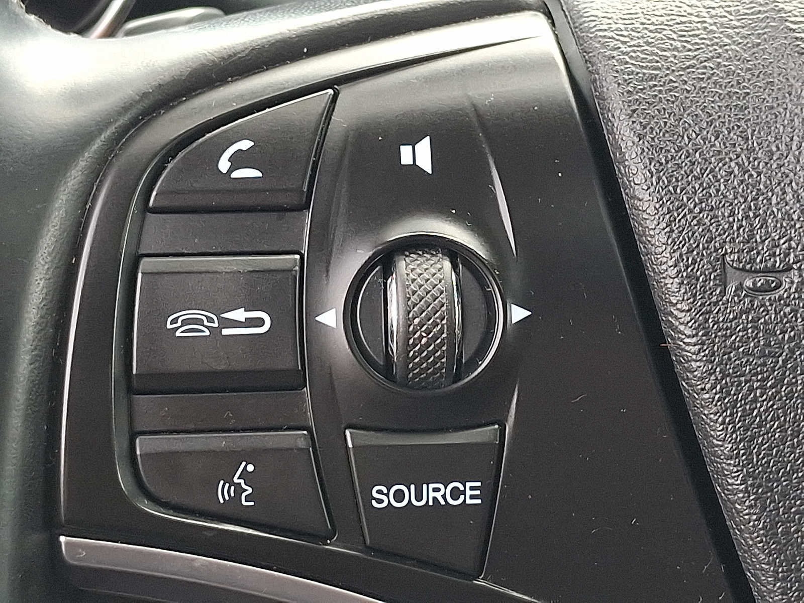 Used 2020 Acura MDX w/ Technology Package AWD/4WD image 22