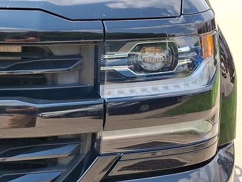 Used 2018 Chevrolet Silverado 1500 LTZ Z71 w/ LTZ Plus Package AWD/4WD image 9