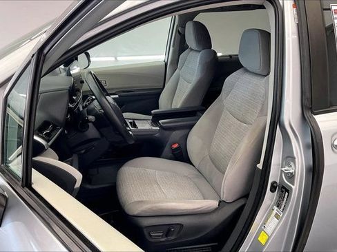 Used 2022 Toyota Sienna LE AWD/4WD image 18
