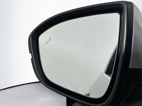 Used 2025 Nissan Pathfinder SV image 16