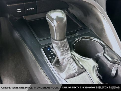 Used 2018 Toyota Camry L image 16