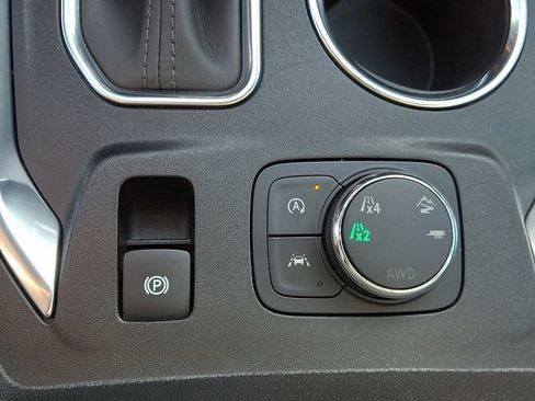 Used 2023 Chevrolet Traverse High Country AWD/4WD image 36