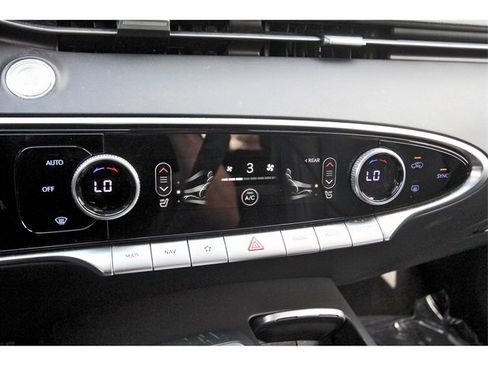 Used 2022 Genesis GV70 2.5T image 24