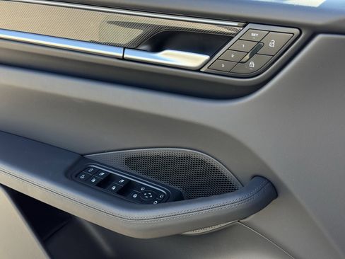 Used 2025 Porsche Macan 4S Electric image 26