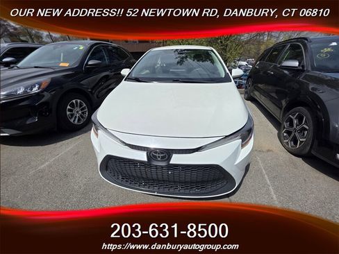 Used 2021 Toyota Corolla LE image 2