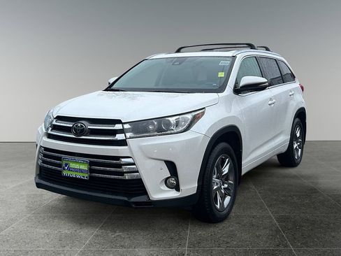 Used 2018 Toyota Highlander AWD V6 image 3