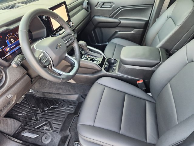 Used 2026 Chevrolet Colorado Trail Boss AWD/4WD image 3