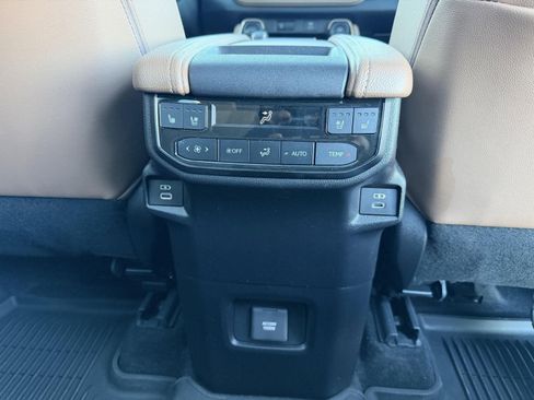 Used 2024 Toyota Grand Highlander AWD Hybrid image 25