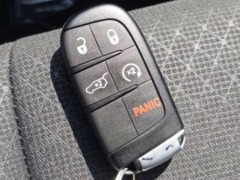 Used 2021 Jeep Grand Cherokee Laredo w/ Security & Convenience Group AWD/4WD image 37