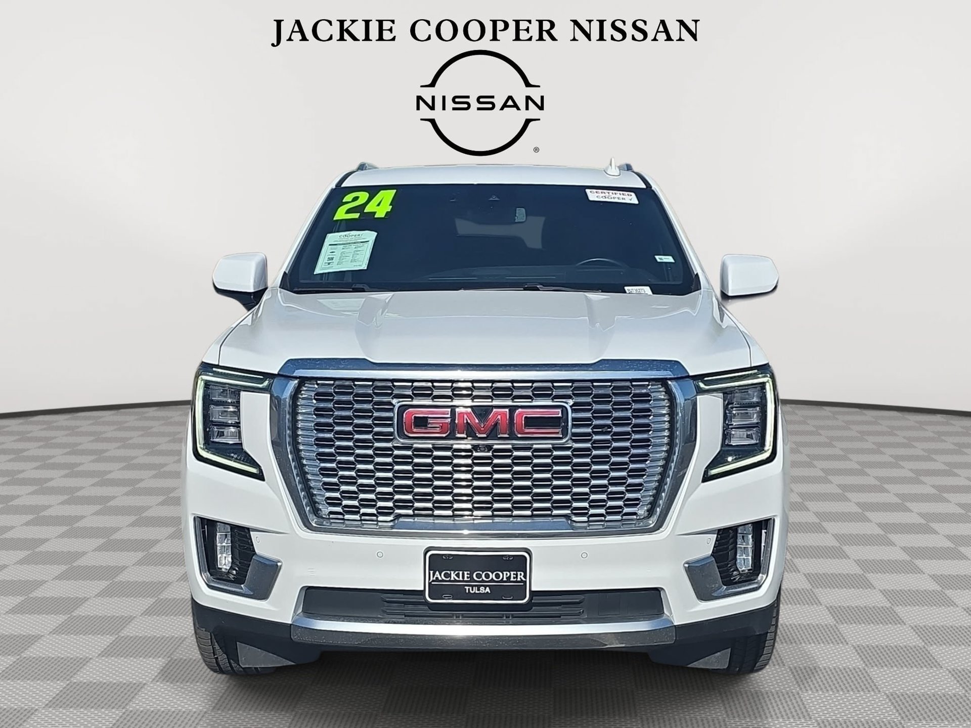 Used 2024 GMC Yukon XL Denali AWD/4WD image 2