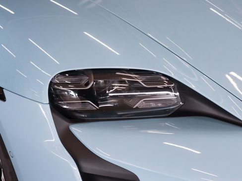 Certified 2022 Porsche Taycan Turbo AWD/4WD image 21