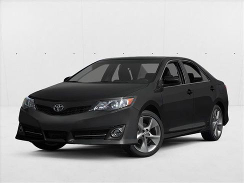 Used 2013 Toyota Camry SE FWD image 1
