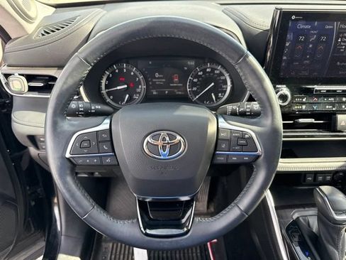 Used 2021 Toyota Highlander Limited w/ Protection Package #3 (TMS) AWD/4WD image 22