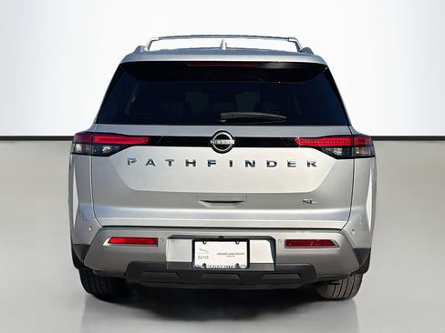 Used 2025 Nissan Pathfinder SL FWD image 4