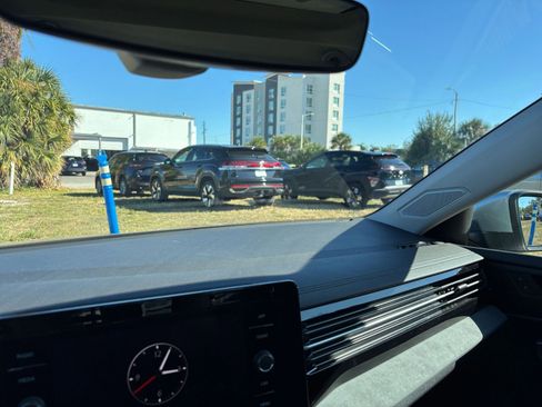 Used 2025 Volkswagen Jetta SE image 34