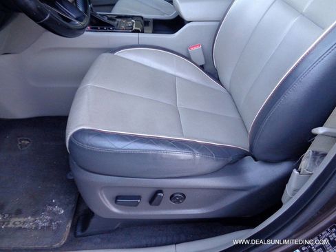 Used 2017 Kia Sedona EX image 8