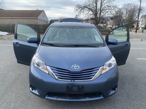 Used 2016 Toyota Sienna LE image 31