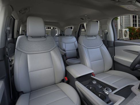 Used 2025 Ford Explorer Active w/ Active Comfort Package image 10