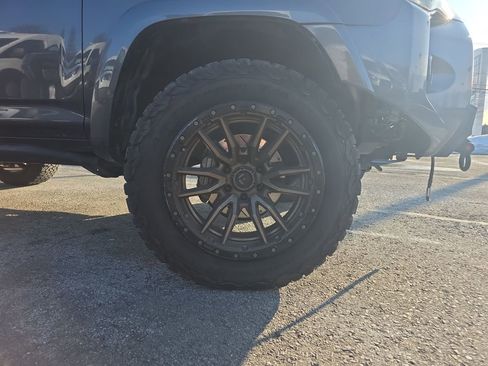 Used 2018 Toyota 4Runner TRD Off-Road Premium image 9