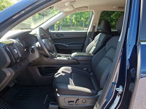 Used 2024 Nissan Pathfinder SV AWD/4WD image 13