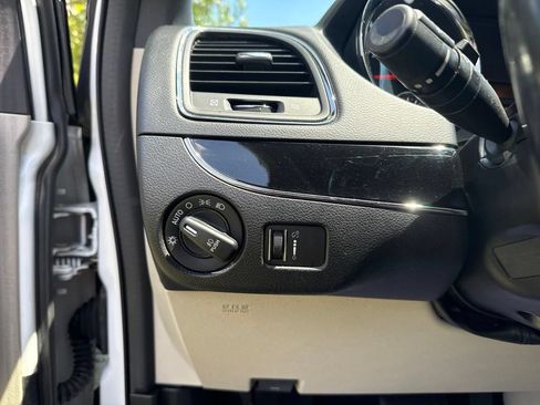 Used 2019 Dodge Grand Caravan SXT FWD image 19