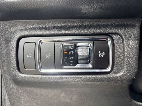 Used 2023 Lincoln Corsair Reserve w/ Equipment Group 202A FWD image 19