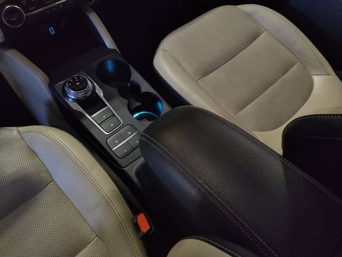 Used 2020 Ford Escape Titanium image 26