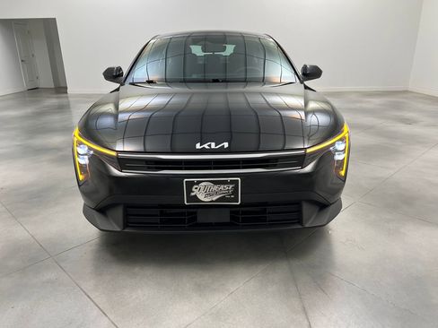 Used 2025 Kia K4 FWD image 2