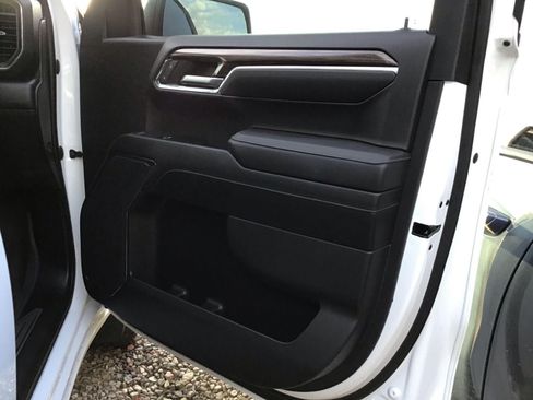 Used 2023 Chevrolet Silverado 1500 LT AWD/4WD image 6