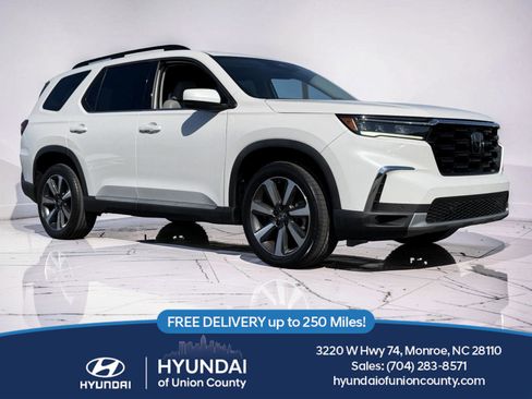 Used 2023 Honda Pilot Touring image 1