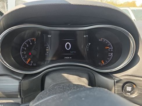 Used 2022 Jeep Grand Cherokee Laredo X AWD/4WD image 10