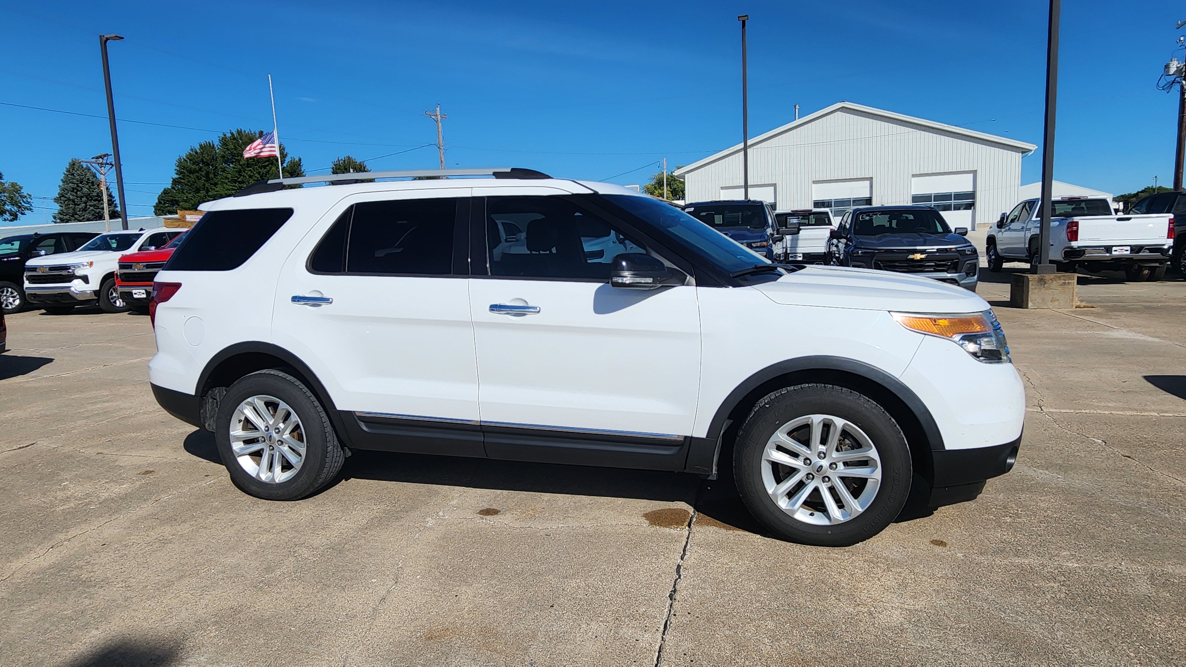Used 2013 Ford Explorer XLT AWD/4WD image 4