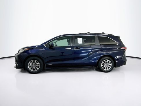 Used 2021 Toyota Sienna XLE AWD/4WD image 4