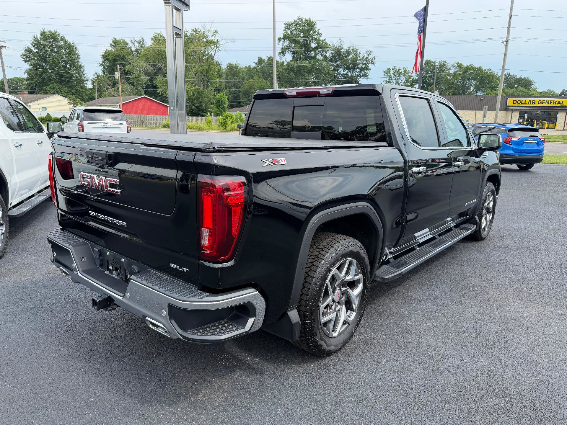 Used 2022 GMC Sierra 1500 SLT w/ SLT Premium Plus Package AWD/4WD image 4