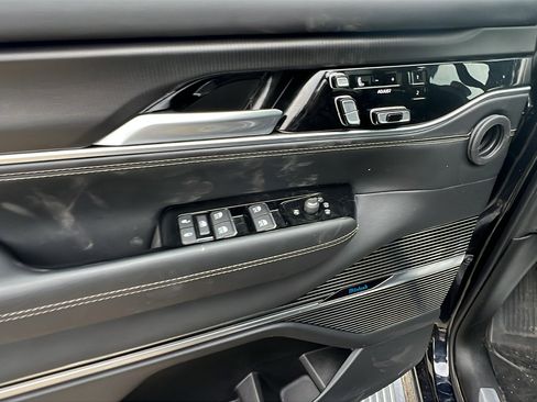 Used 2025 Jeep Grand Wagoneer Series II Obsidian w/ Quick Order Packagew 28T image 15