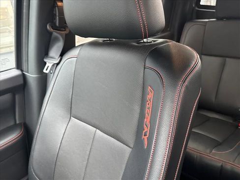 Used 2021 Nissan Titan PRO-4X w/ Pro-4x Convenience Package image 18