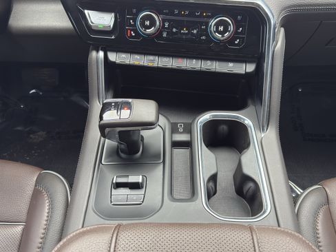 Used 2024 GMC Sierra 1500 Denali w/ Technology Package image 38