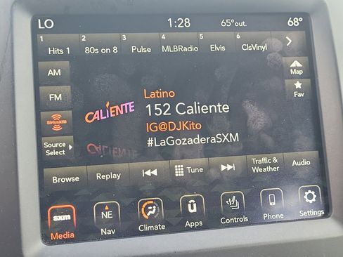 Used 2023 Jeep Cherokee Altitude Lux image 13