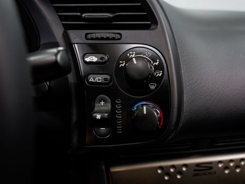 Used 2004 Honda S2000 image 13