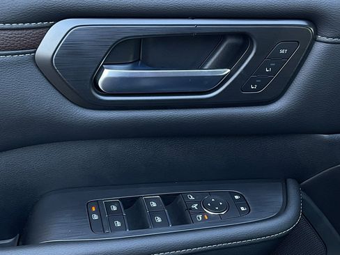 New 2026 Nissan Armada SL image 12