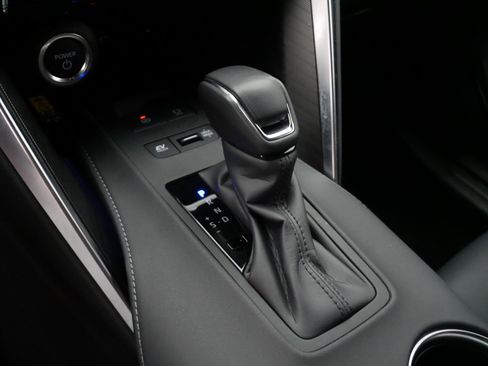 Certified 2024 Toyota Venza XLE AWD/4WD image 24