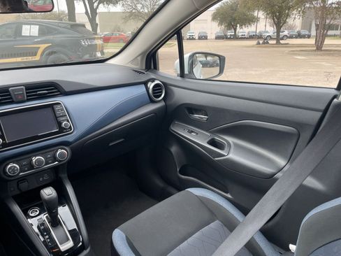 Used 2025 Nissan Versa SV image 38