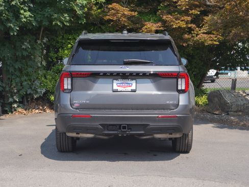 Used 2026 Ford Explorer Active AWD/4WD image 22
