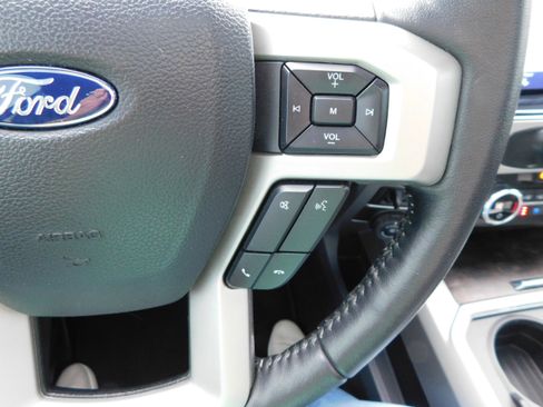 Used 2022 Ford F250 Lariat w/ Tremor Off-Road Package image 23