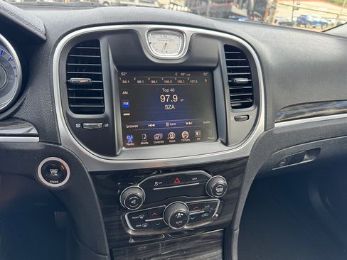 Used 2015 Chrysler 300 Limited image 8