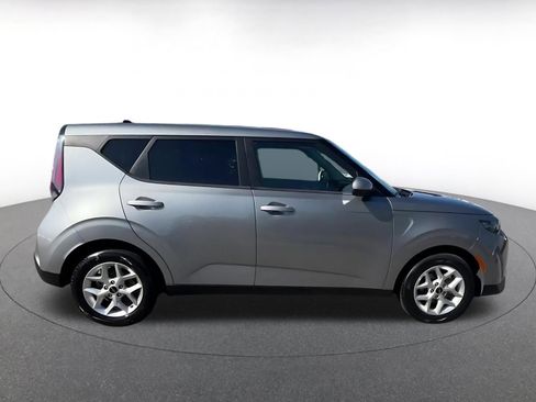 Used 2025 Kia Soul LX w/ LX Technology Package image 16