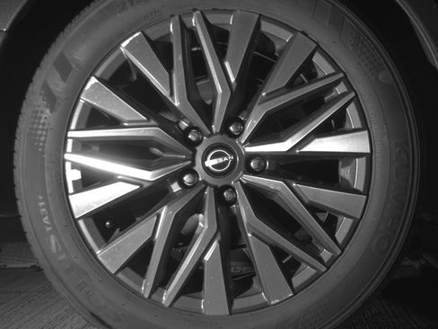 Used 2025 Nissan Altima 2.5 SV FWD image 15